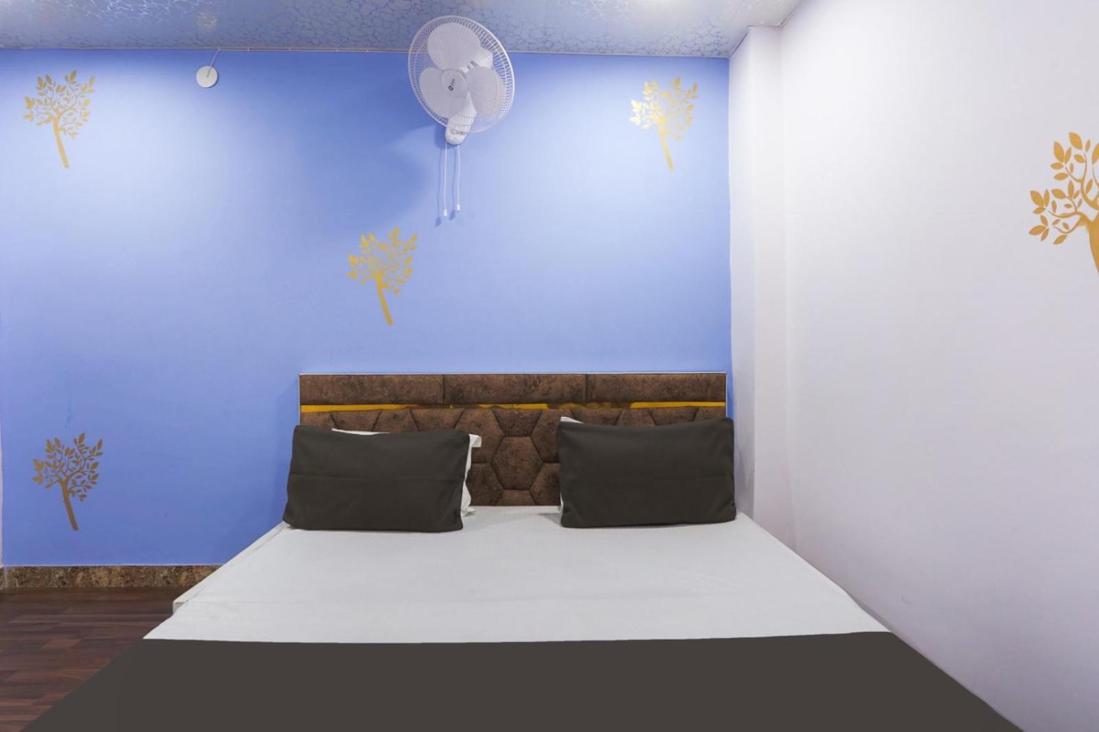 Guest house Flips With Mykonos New Delhi