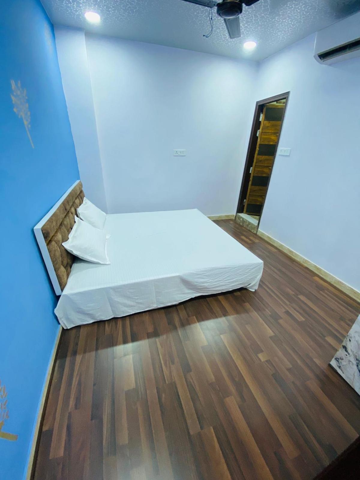 Guest house Flips With Mykonos New Delhi